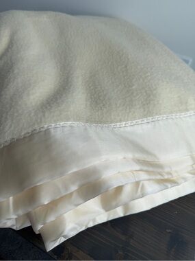Vintage EATON Trousseau blanket